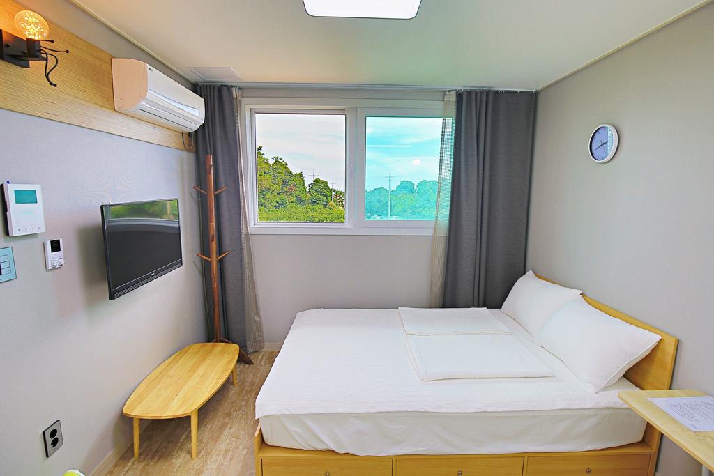 Seong Ge Dol Pension Seogwipo Exterior foto